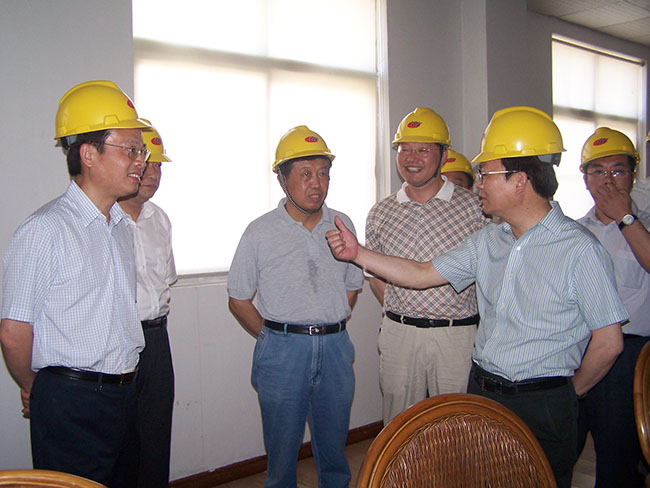 2011年7月29日，蘇州市副市長浦榮皋到集團(tuán)核心企業(yè)華昌化工檢查指導(dǎo)工作